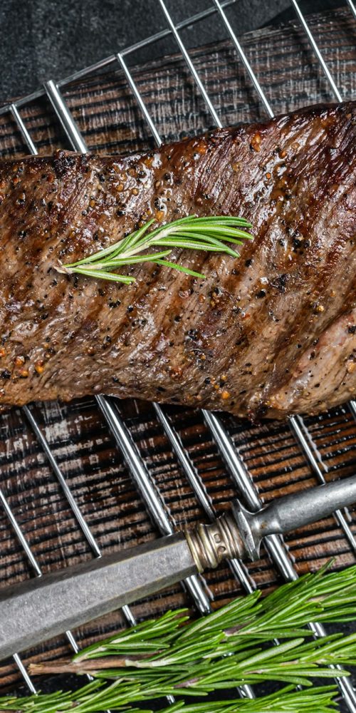 bbq-grilled-tri-tip-beef-steak-on-a-grill-black-ba-9NGDXB7 bbq-grilled-tri-tip-beef-steak-on-a-grill-black-ba-9NGDXB7